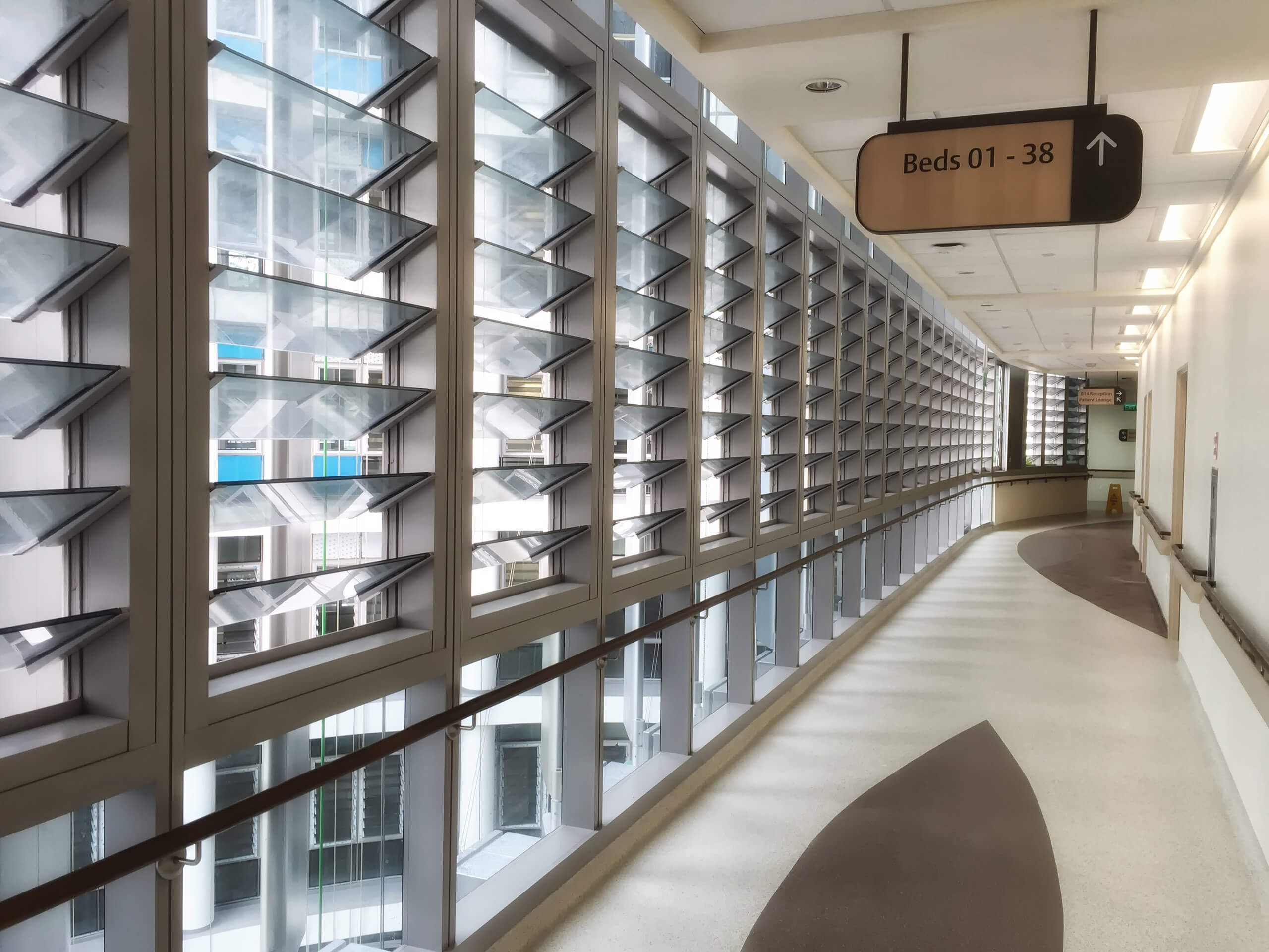 FACADE LOUVRE WINDOWS BACH