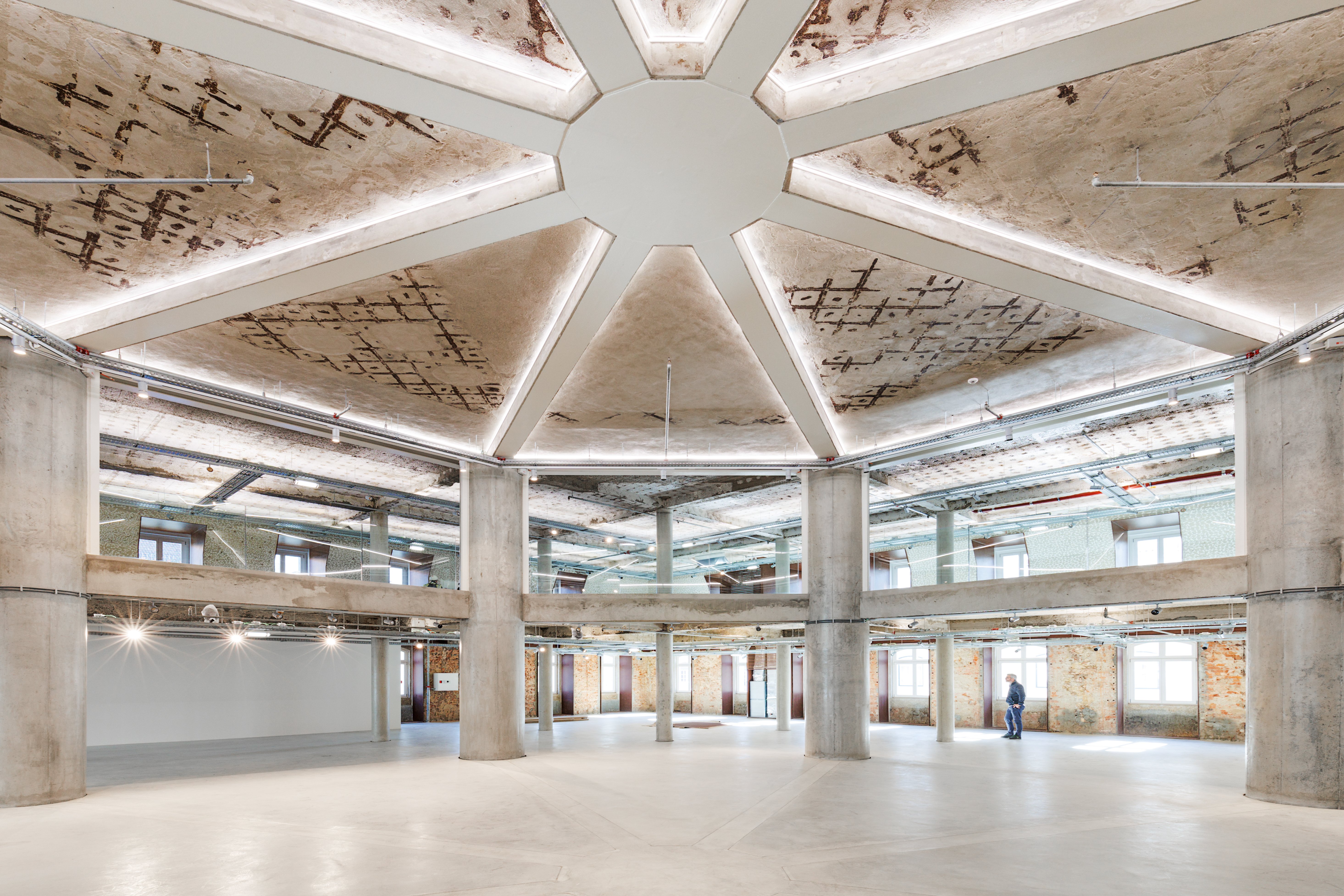 MUDE - Design Museum BACHFIRE E120